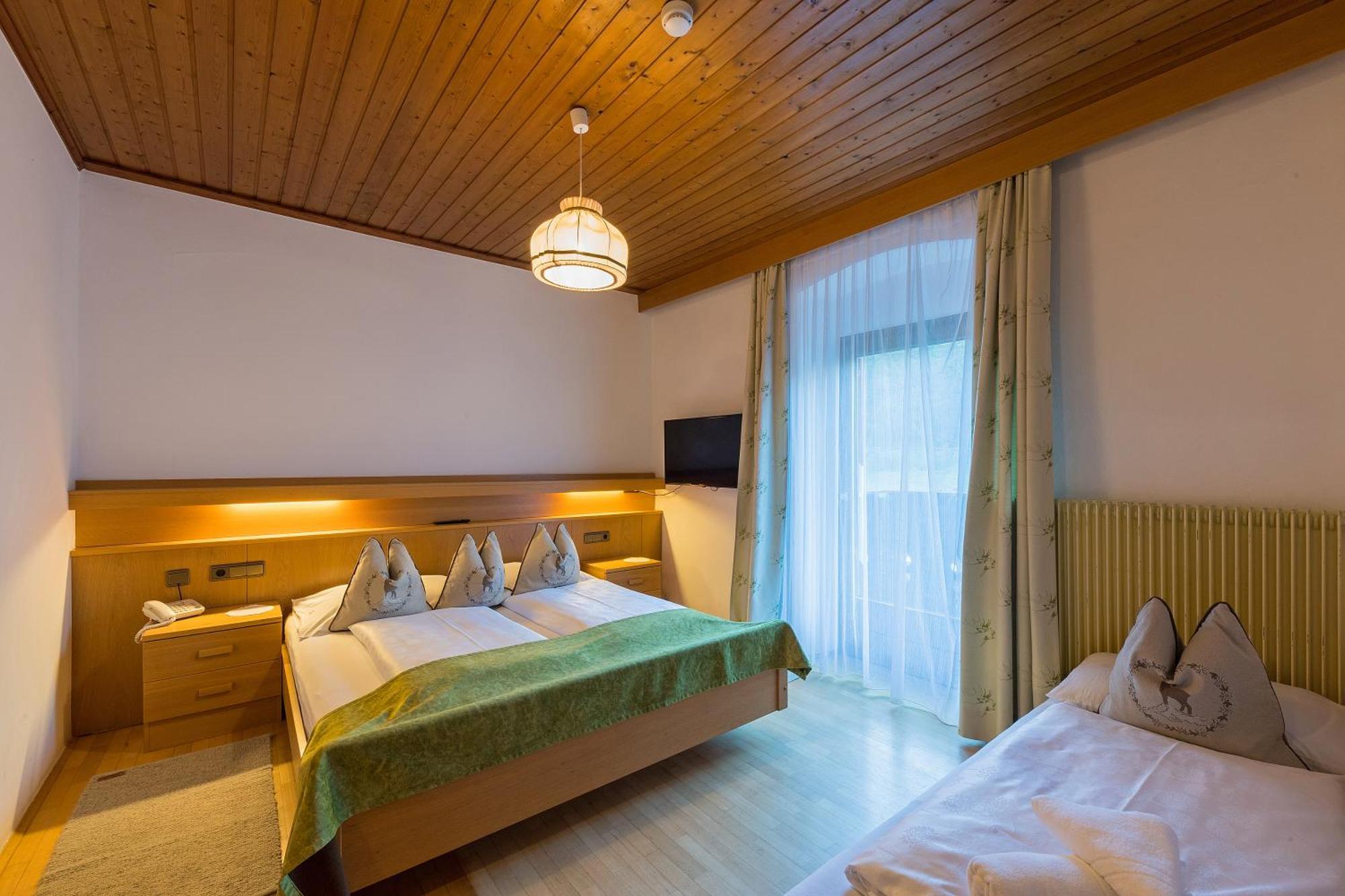 Alpin Natur Hotel Brueckele ブラーイエス エクステリア 写真