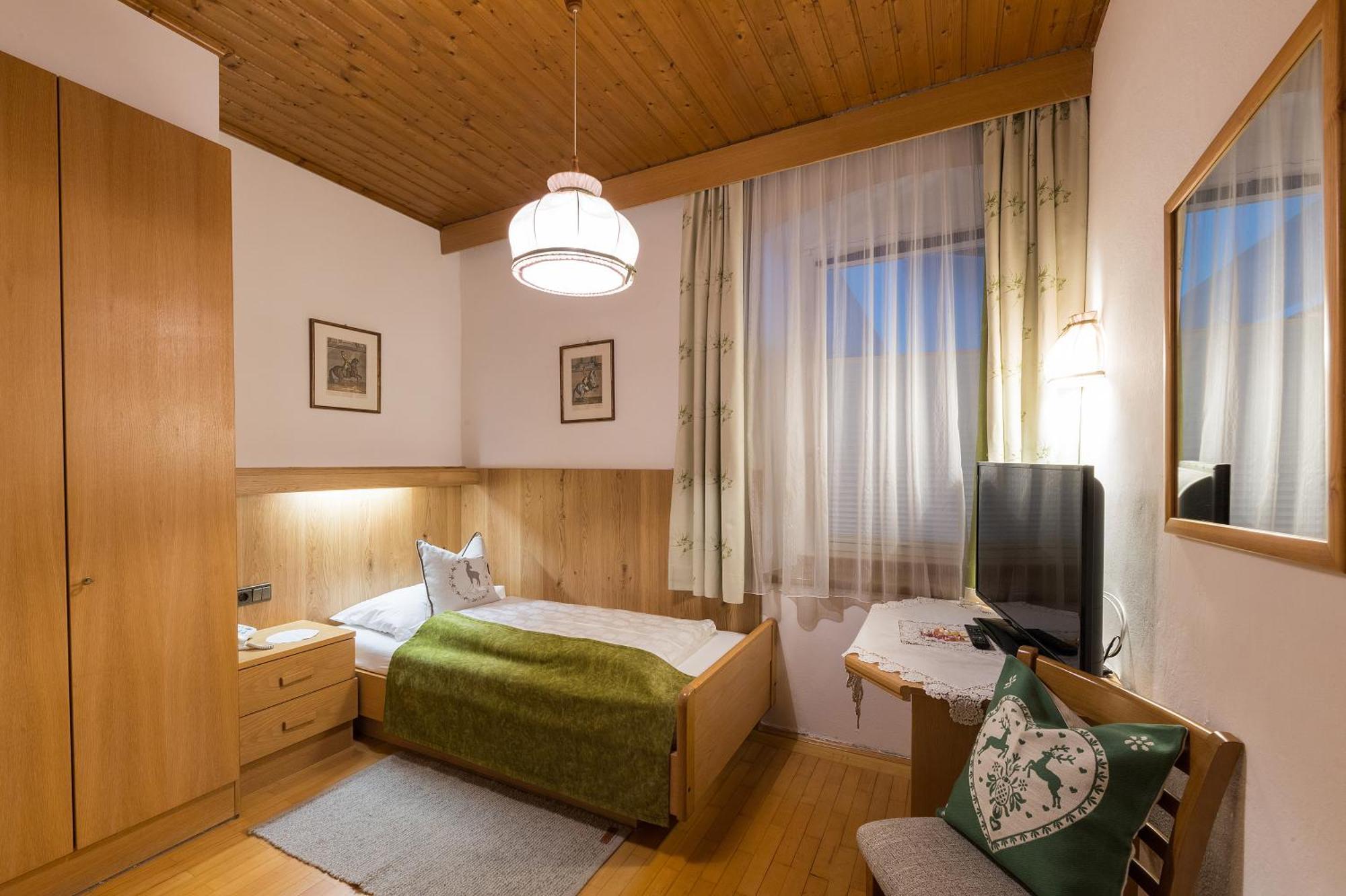 Alpin Natur Hotel Brueckele ブラーイエス エクステリア 写真